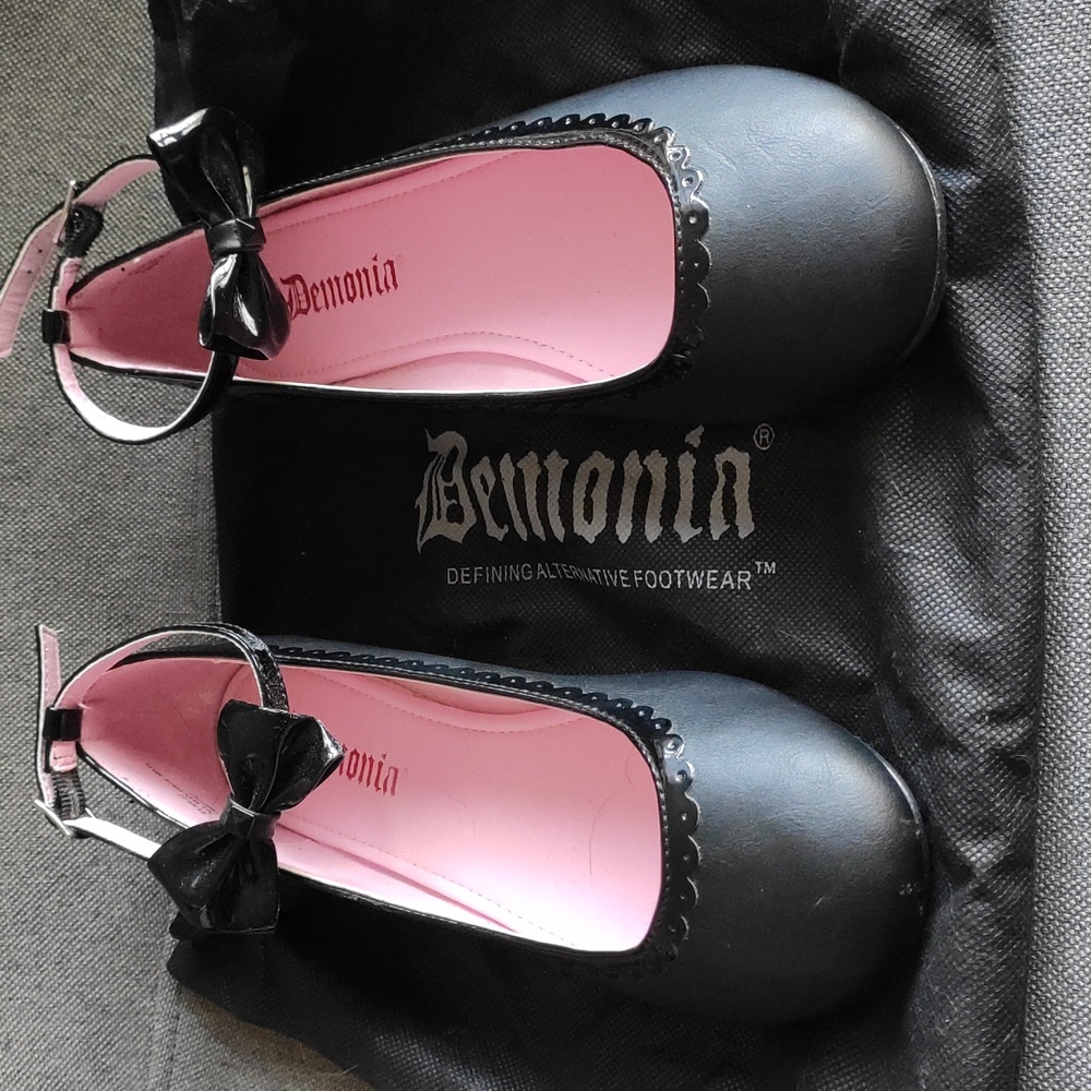 Demonia star 27 flats